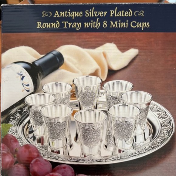 Antique Silver Plated round tray with 8 mini cups - Picture 2 of 5